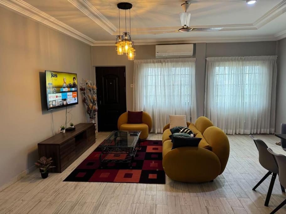 East Legon Luxury 2Bed Apt. W/ Free Wi-Fi Apartment Accra Bagian luar foto