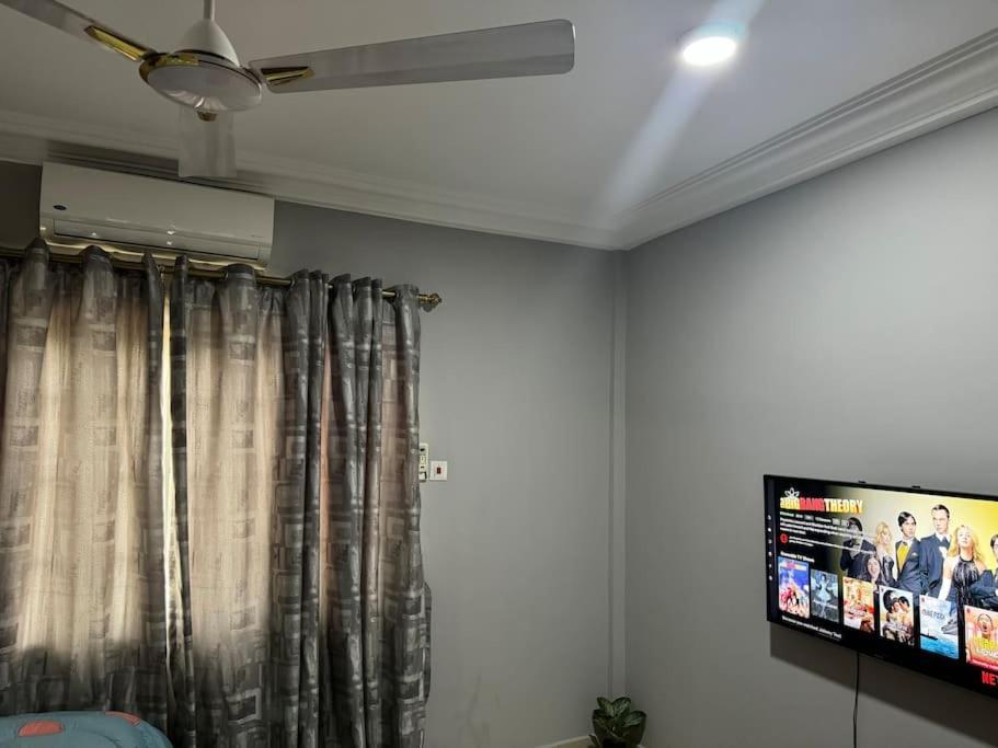 East Legon Luxury 2Bed Apt. W/ Free Wi-Fi Apartment Accra Bagian luar foto