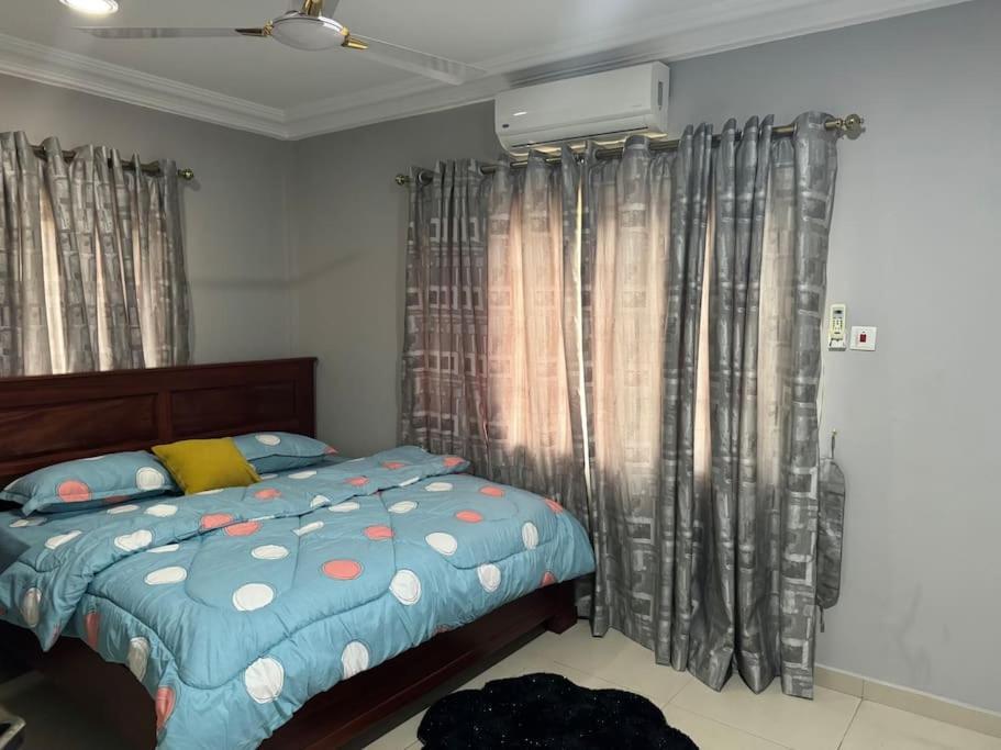 East Legon Luxury 2Bed Apt. W/ Free Wi-Fi Apartment Accra Bagian luar foto