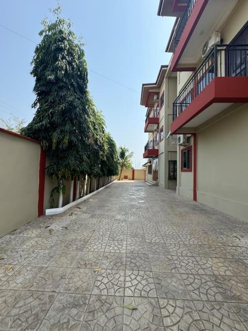 East Legon Luxury 2Bed Apt. W/ Free Wi-Fi Apartment Accra Bagian luar foto