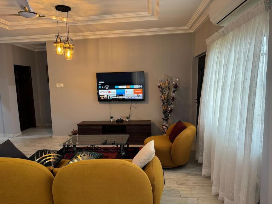 East Legon Luxury 2Bed Apt. W/ Free Wi-Fi Apartment Accra Bagian luar foto